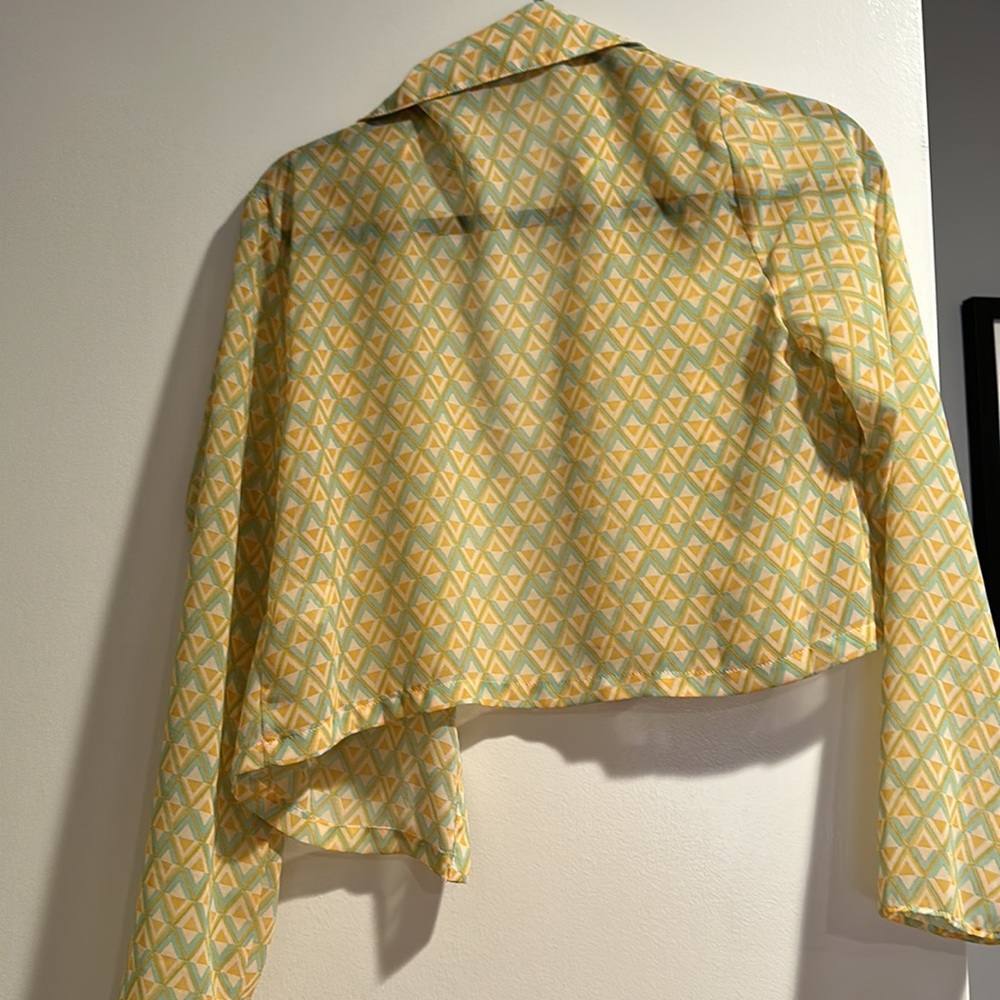 Crop flowey button down - Picture 3 of 3